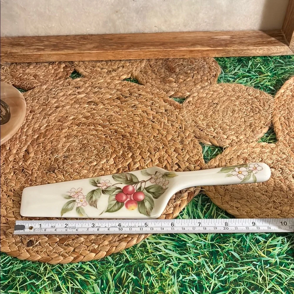 Andrea By Sadek Cake Server with Fruit and Blossoms Design